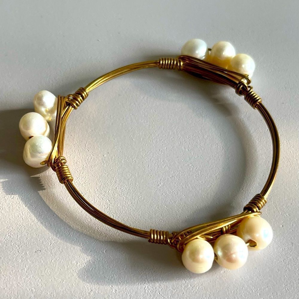 EUC wire wrap faux pearl bracelet.